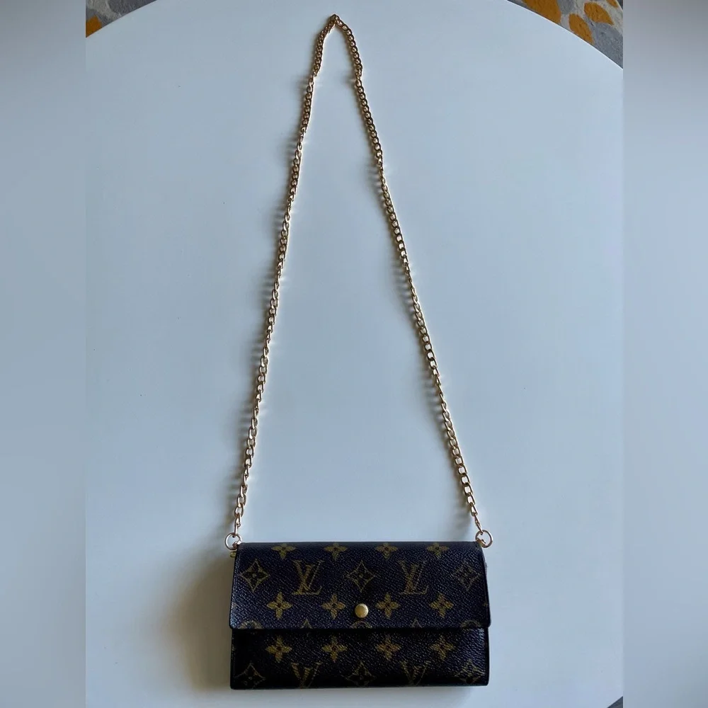 ๐ฏ Authentic Louis Vuitton Monogram Sarah Wallet on Chain - Picture 3 of 16